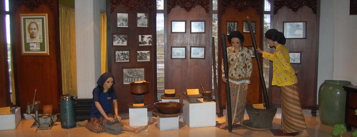 Museum Jamu Nyonya Meneer is one of Semarang, "Another Old City" #4sqCities.