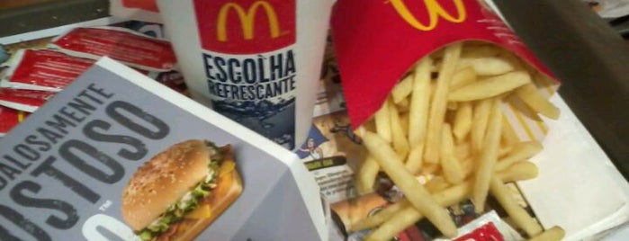 McDonald's is one of Tempat yang Disukai Raquel.