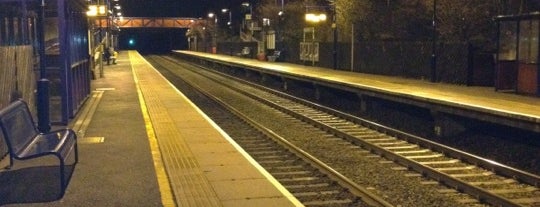 Haddenham and Thame Parkway Railway Station (HDM) is one of Chiltern Railways.