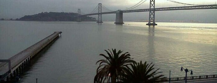 サンフランシスコ・オークランド・ベイブリッジ is one of Guide to San Francisco's best spots.