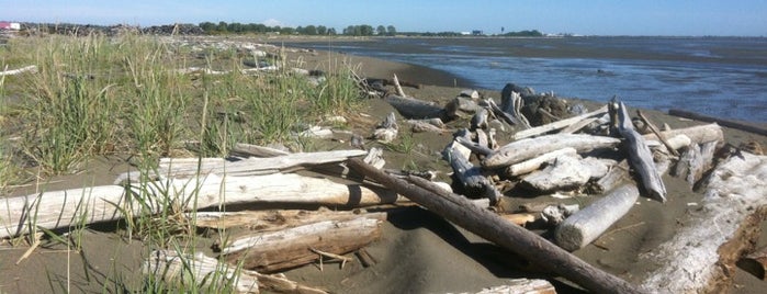 Iona Beach Regional Park is one of Locais curtidos por Moe.