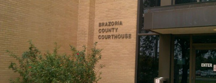 Brazoria County Courthouse is one of Locais curtidos por Marjorie.