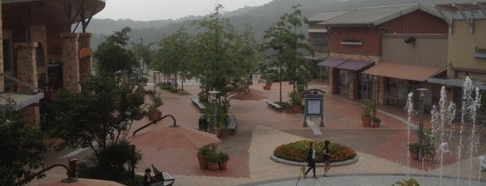 Yeoju Premium Outlets is one of Tempat yang Disukai joo.