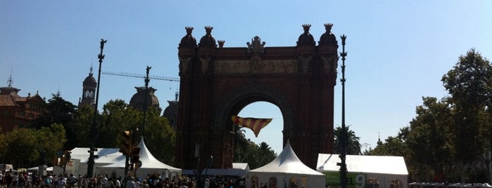 Arco del Triunfo is one of The essential Barcelona.