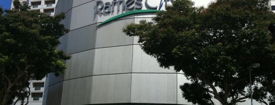 Raffles City Shopping Centre is one of Locais curtidos por Ian.