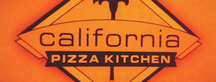 California Pizza Kitchen is one of Lugares favoritos de James.