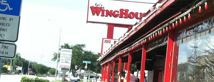 Ker's WingHouse Bar & Grill is one of Tempat yang Disukai Matthew.