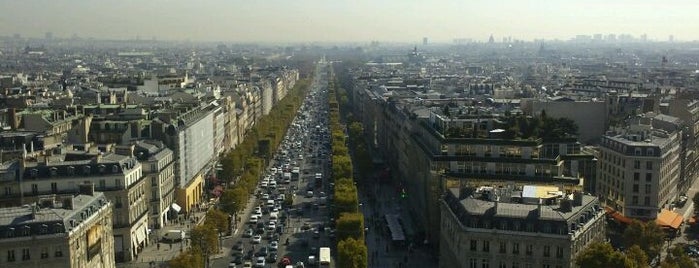 Avenida Campos Elísios is one of Must-See Attractions in Paris.