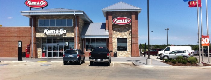 Kum & Go is one of Josh'un Beğendiği Mekanlar.