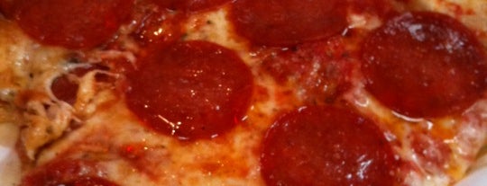 Little Caesars Pizza is one of Locais curtidos por Trenaise.