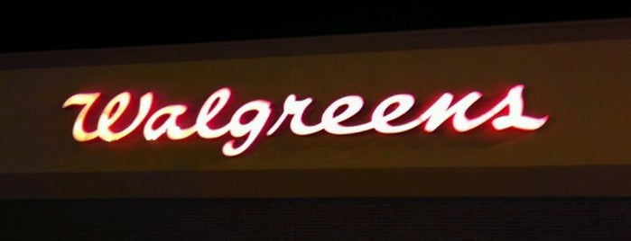 Walgreens is one of สถานที่ที่ Bobby ถูกใจ.