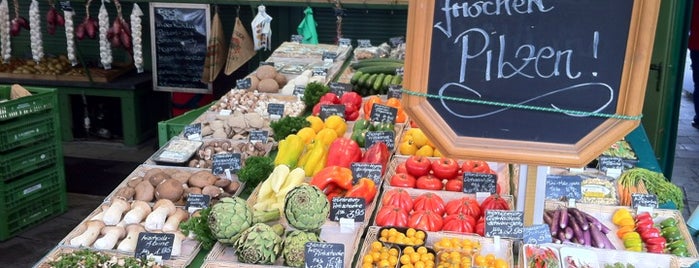 Viktualienmarkt is one of Munich must-see.