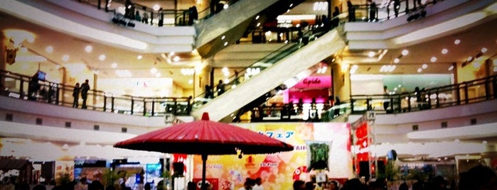 1 Utama Shopping Centre (New Wing) is one of Guide to Kuala Lumpur's best spots.