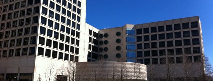 UT Southwestern, North Campus is one of Tempat yang Disukai Mike.