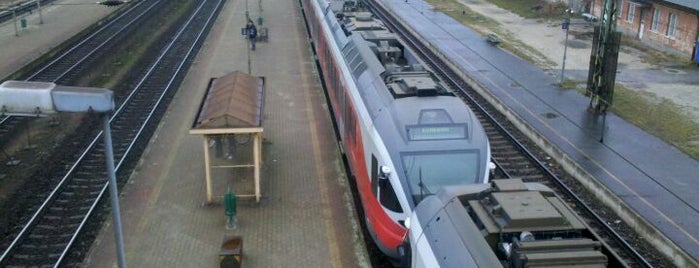 Komárom vasútállomás is one of Pályaudvarok, vasútállomások (Train Stations).
