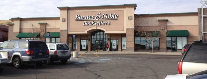 Barnes & Noble is one of Emily : понравившиеся места.