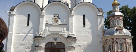 The Holy Trinity-St. Sergius Lavra is one of храмы.