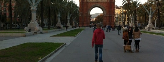 Arco del Triunfo is one of Landmarks.