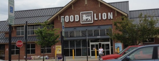 Food Lion Grocery Store is one of Tempat yang Disukai Emily.