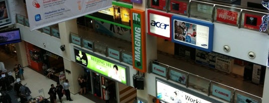 Funan DigitaLife Mall is one of le 4sq with Donald :).