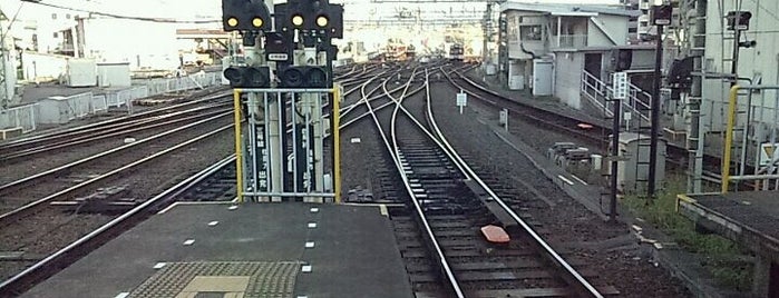 Yamato-Saidaiji Station (A26/B26) is one of 近鉄橿原線.
