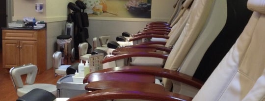 QQ Nails and Spa is one of สถานที่ที่ Jaclyn ถูกใจ.