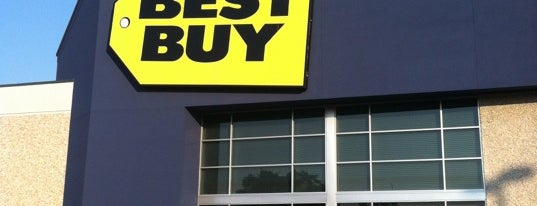 Best Buy is one of Tempat yang Disukai Megan.