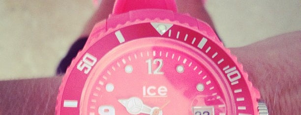 Ice Watch (CC Centenario) is one of ICE-WATCH CONCEPT STORES.