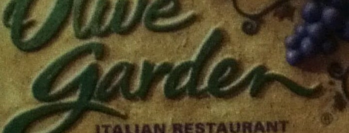 Olive Garden is one of Tempat yang Disukai Debra.