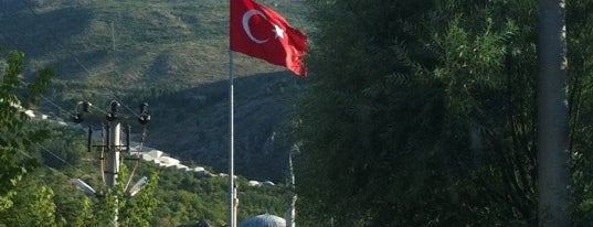 Senirkent is one of สถานที่ที่ yediyukarı ถูกใจ.