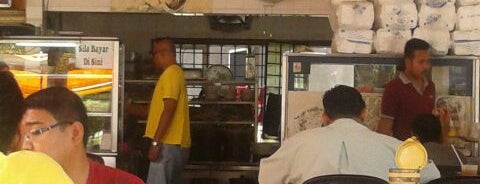 Restoran Pak Mal Nasi Ayam is one of ꌅꁲꉣꂑꌚꁴꁲ꒒ : понравившиеся места.