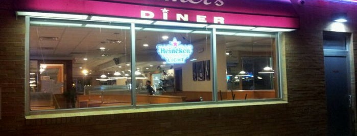 Elmer's Diner is one of Tempat yang Disukai Jason.