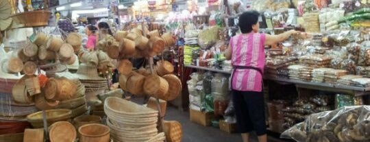 ตลาดต้นลำไย is one of Tempat yang Disukai Lalo.