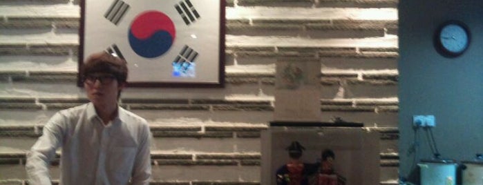 Daorae Korean BBQ Restaurant is one of Tempat yang Disukai Adrian.