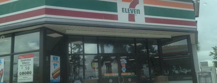 7-Eleven is one of Locais curtidos por Courtney.