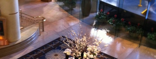 Omni Los Angeles Hotel at California Plaza is one of Andrewさんのお気に入りスポット.