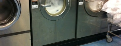 Sutton's Bay Laundromat is one of Tempat yang Disukai Phyllis.