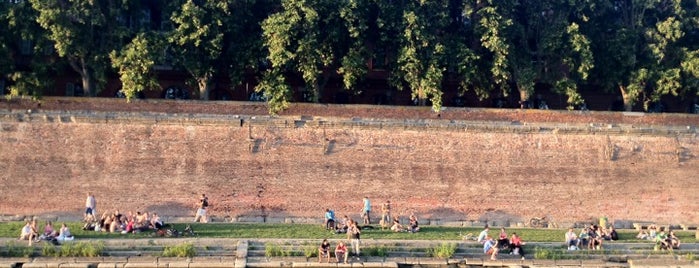 Bord Garonne is one of Toulouse.