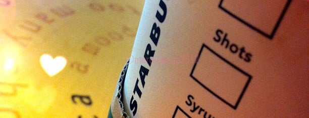 Starbucks is one of Hayriさんのお気に入りスポット.