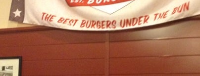 Wayback Burgers is one of Orte, die Zachary gefallen.