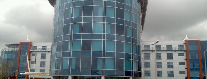Madejski Conference Centre is one of สถานที่ที่ Helen ถูกใจ.