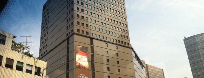 SHINSEGAE Department Store is one of Shopping List.