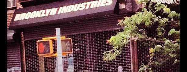 Brooklyn Industries is one of สถานที่ที่บันทึกไว้ของ Kimmie.
