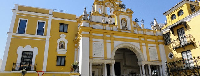 Basílica de la Macarena is one of Mis sitios favoritos.