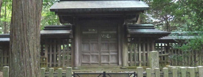 清和天皇 水尾山陵 is one of 天皇陵.