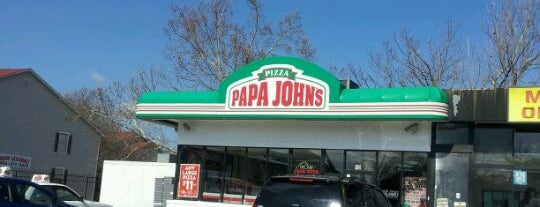 Papa John's Pizza is one of Locais curtidos por Chester.
