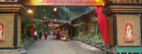 Kampung Daun Culture Gallery & Cafe is one of Bandung Food Foursquare Directory.