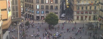 Plaza del Callao is one of Guide to Madrid.