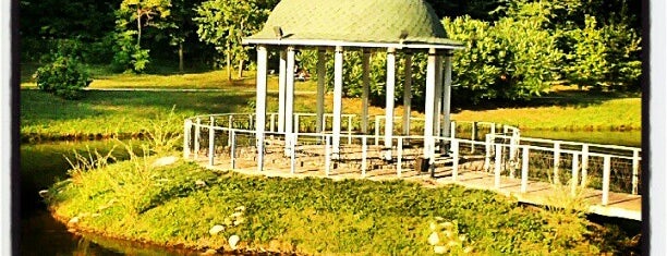 Парк «Феофания» is one of выжить летом в городе.