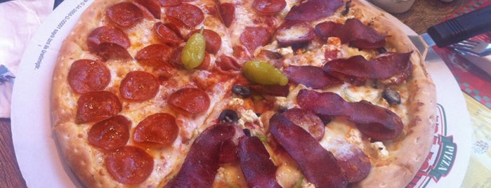 Papa John's Pizza is one of Locais curtidos por Cennet.